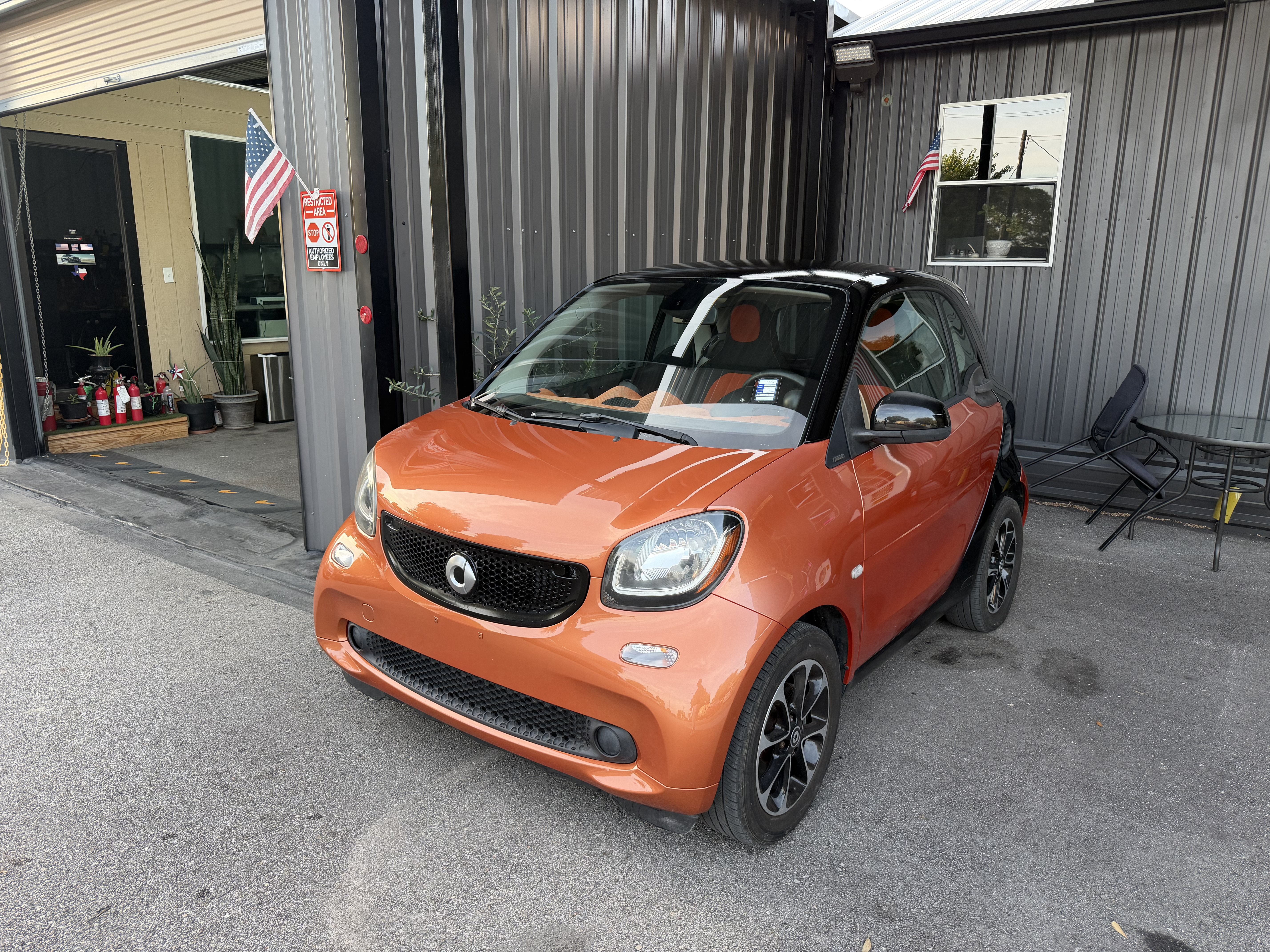 Used 2016 smart fortwo passion RWD image 29