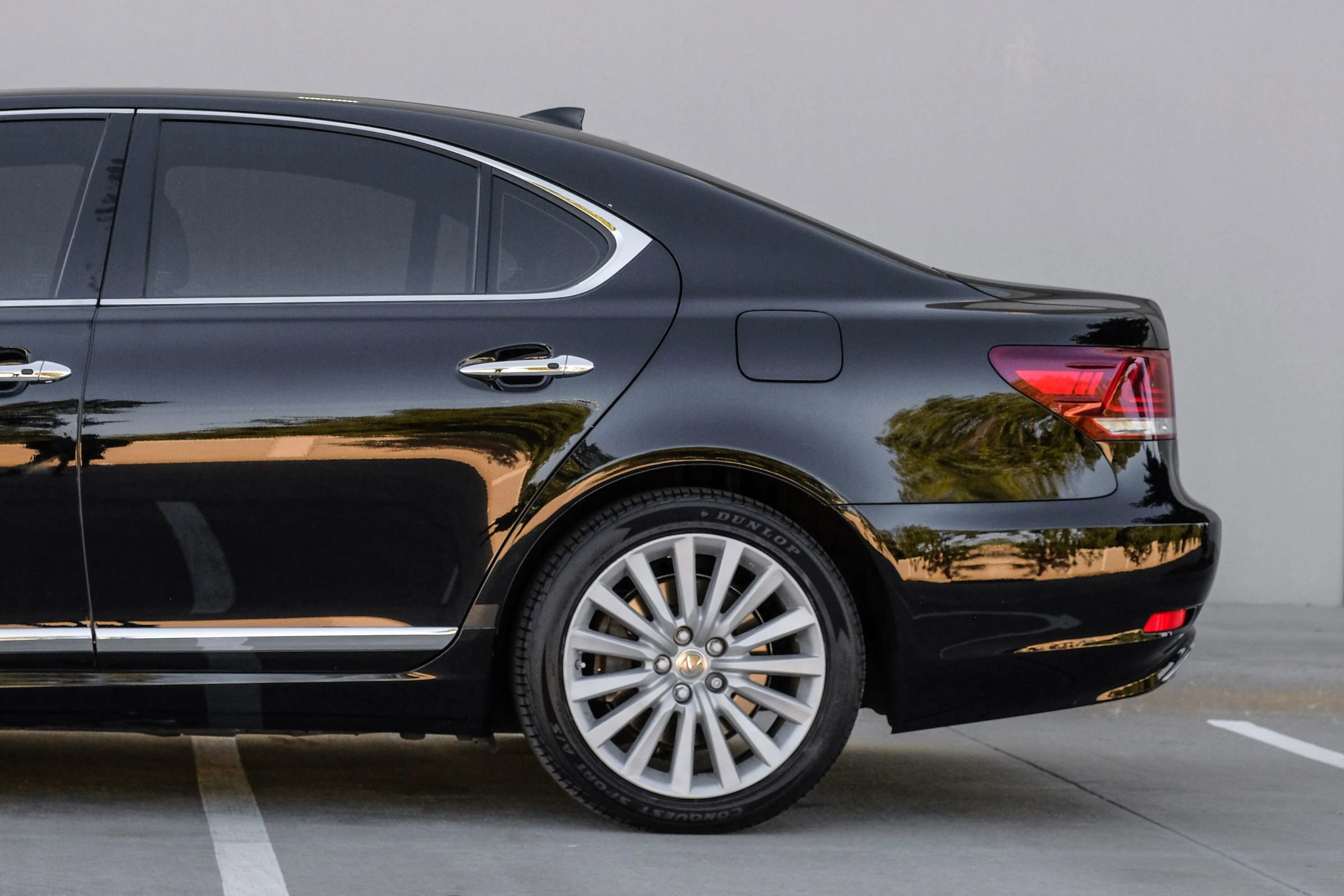 Used 2014 Lexus LS 460 AWD w/ Comfort Package image 12