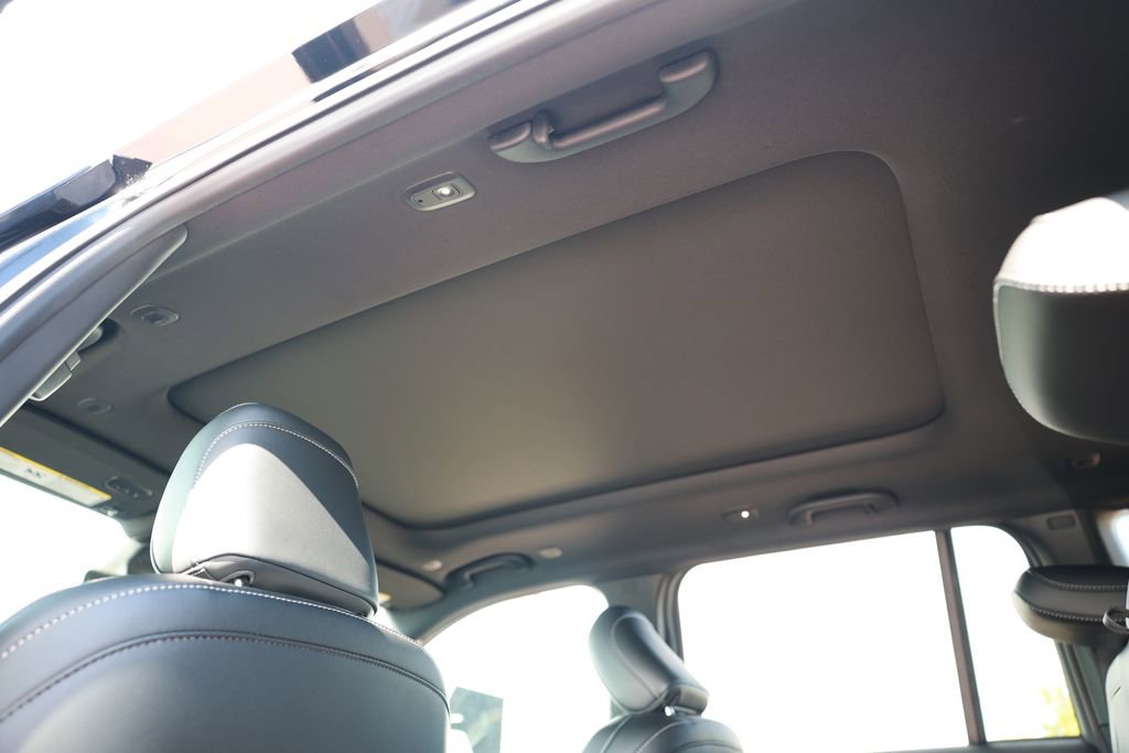 New 2025 Jeep Grand Cherokee Limited image 32