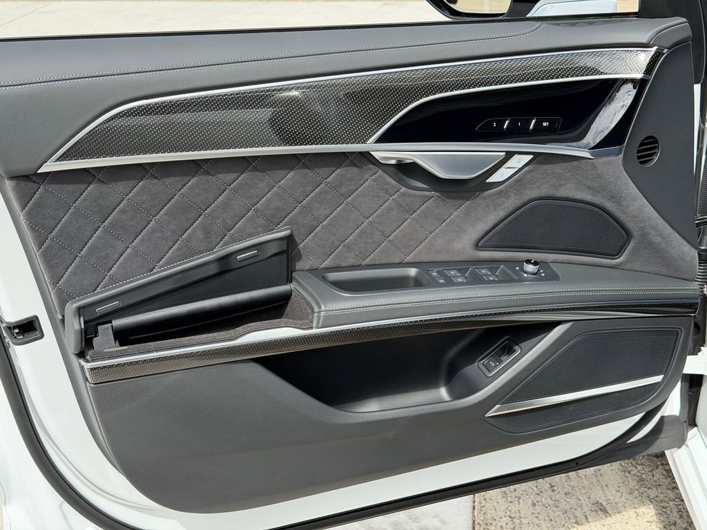 Used 2025 Audi S8 image 11