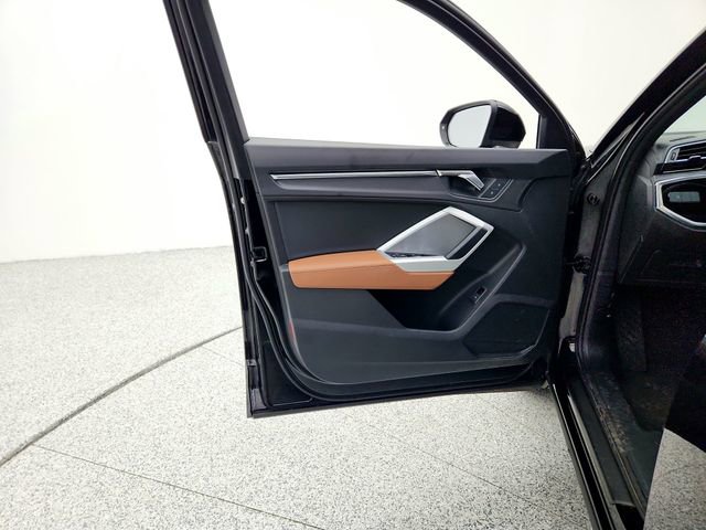 Used 2020 Audi Q3 2.0T Premium image 24