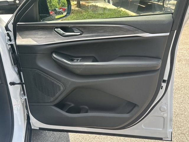New 2026 Jeep Grand Cherokee Limited RWD image 13