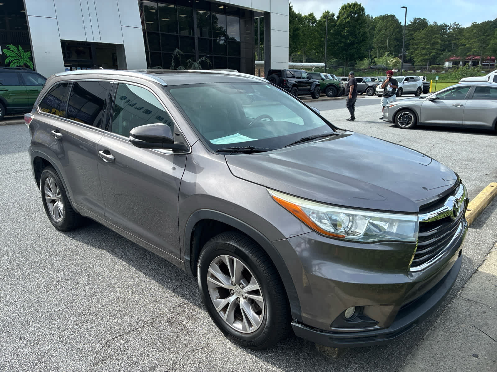 Used 2015 Toyota Highlander XLE FWD image 3
