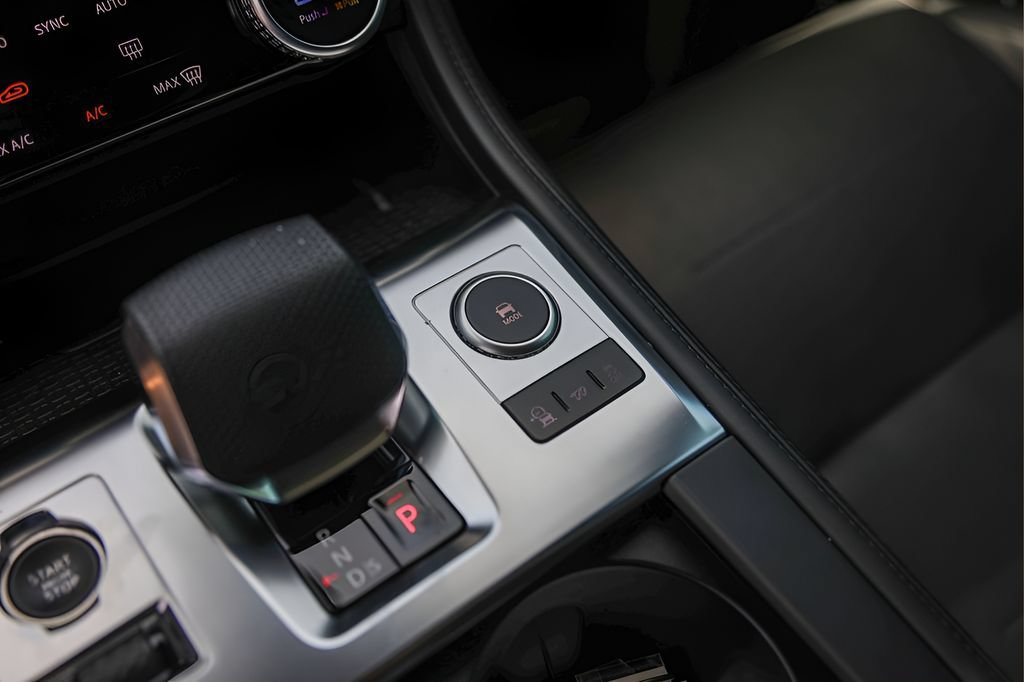 Used 2023 Jaguar F-PACE SVR AWD/4WD image 20