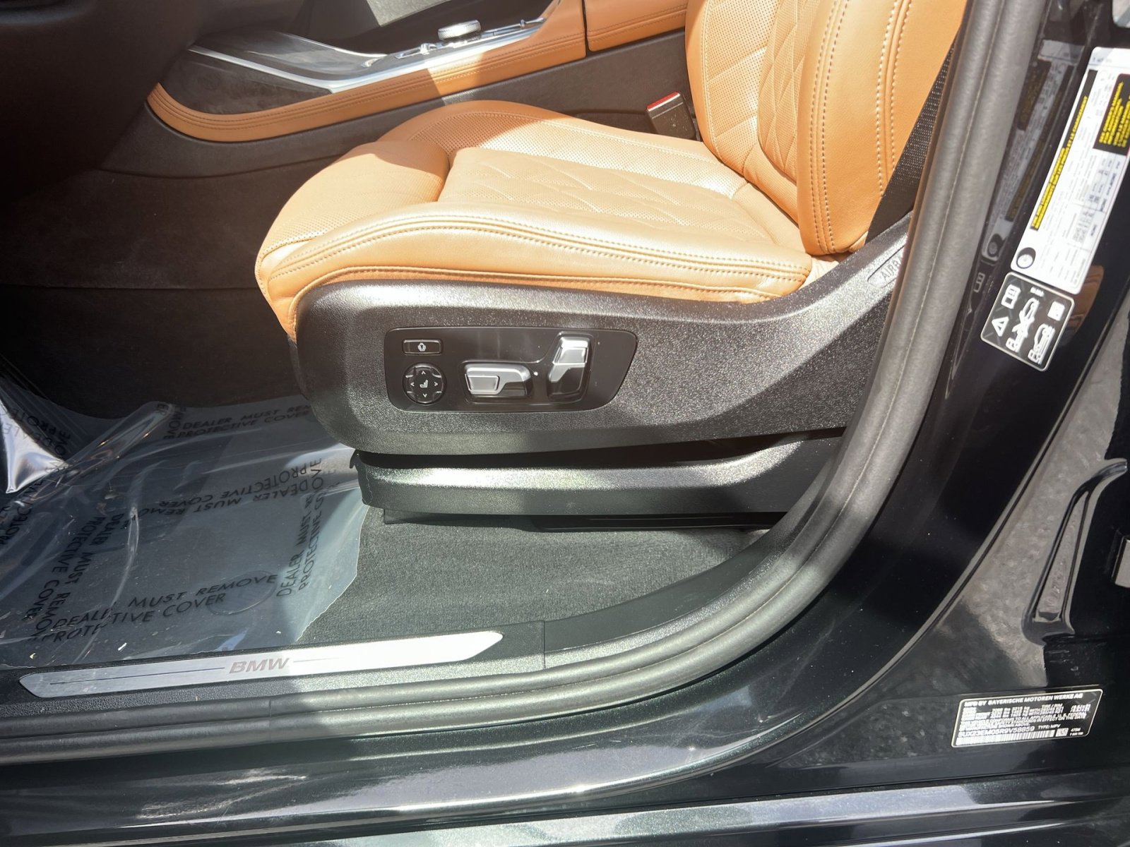 Used 2024 BMW X7 xDrive40i w/ Premium Package image 22