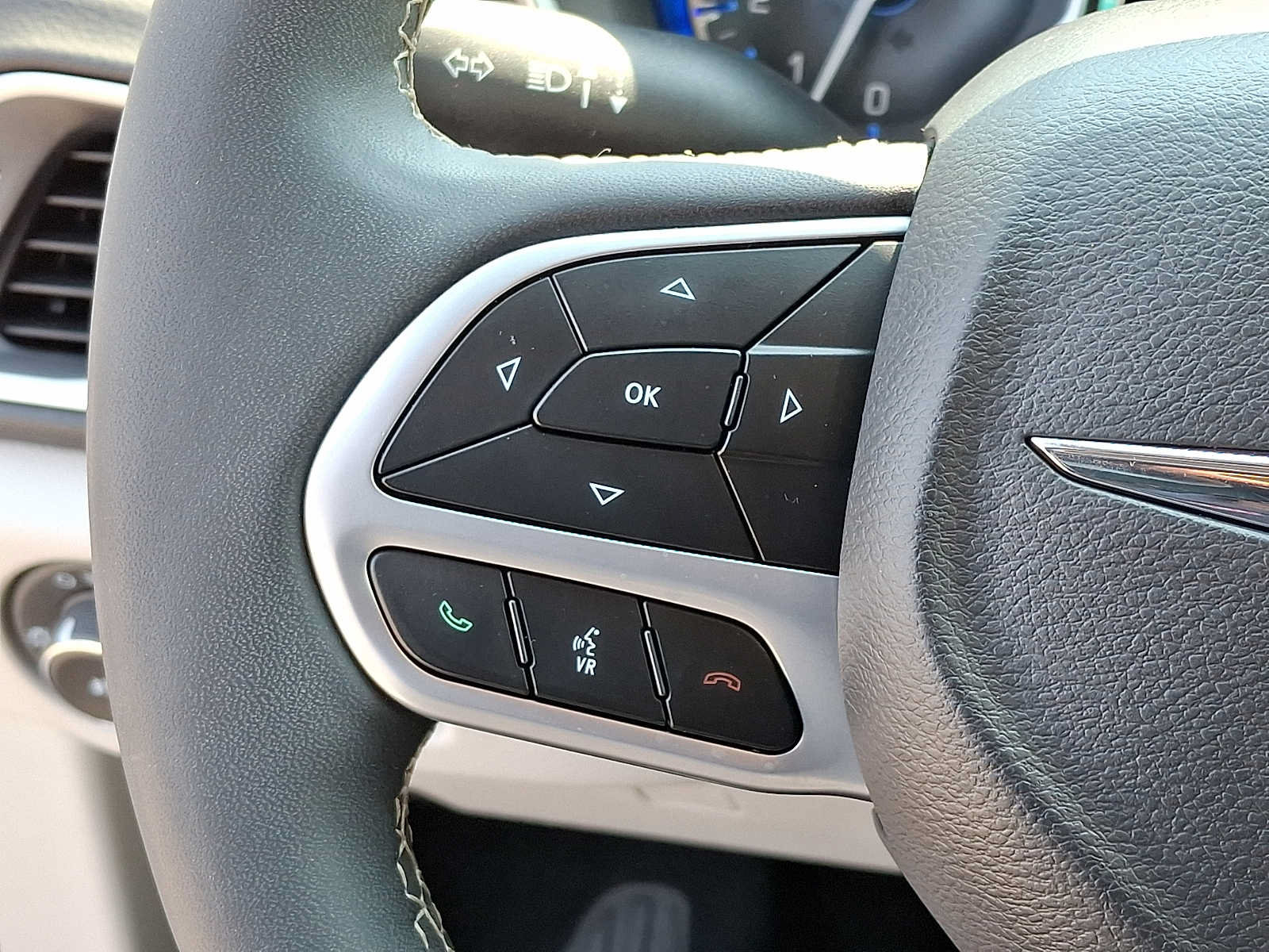 Certified 2023 Chrysler Pacifica Touring-L FWD image 24