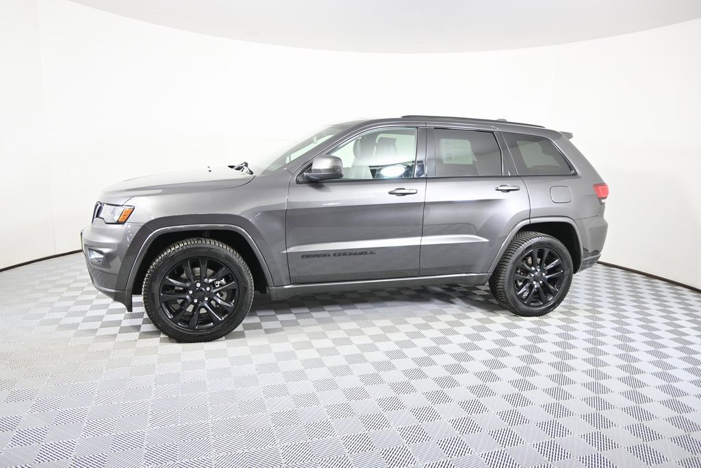 Used 2021 Jeep Grand Cherokee Laredo X image 2