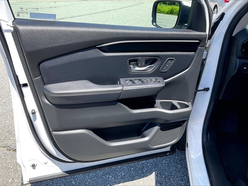 Used 2025 Honda Pilot EX-L image 9