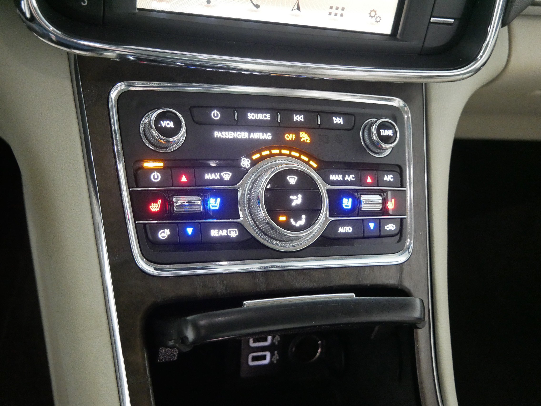 Used 2018 Lincoln Continental Reserve w/ Continental Climate Package AWD/4WD image 23