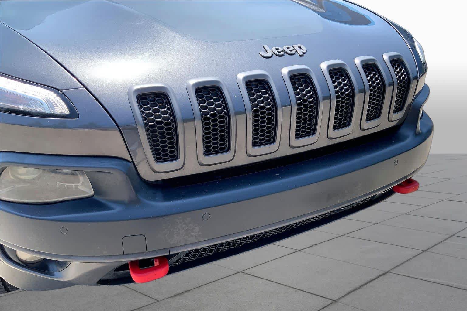 Used 2017 Jeep Cherokee Trailhawk AWD/4WD image 29