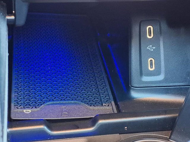 Used 2025 Mercedes-Benz GLC 300 image 8