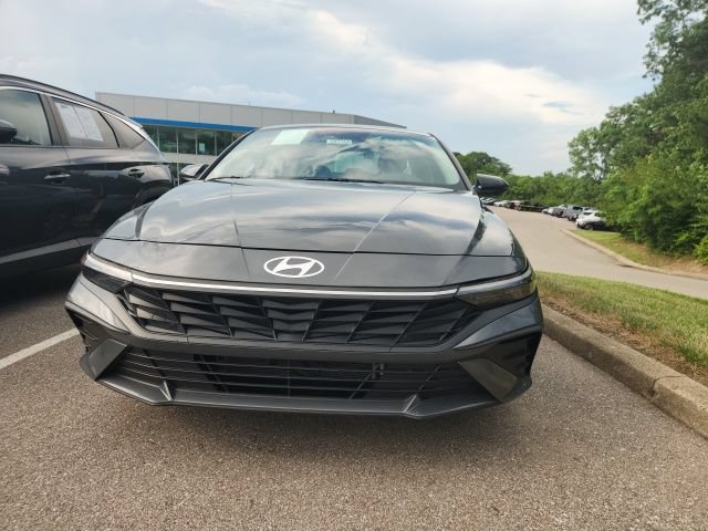 Used 2024 Hyundai Elantra Blue FWD image 11