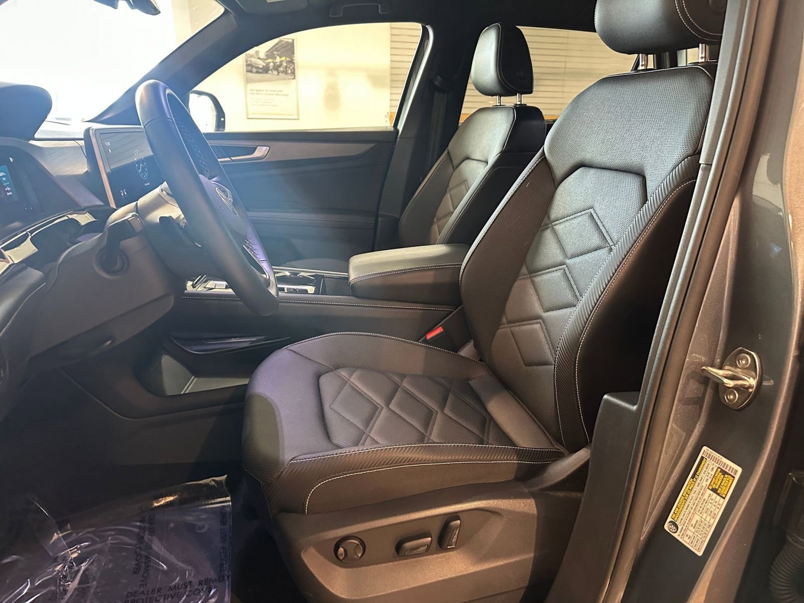 Used 2025 Volkswagen Atlas Cross Sport SE image 27