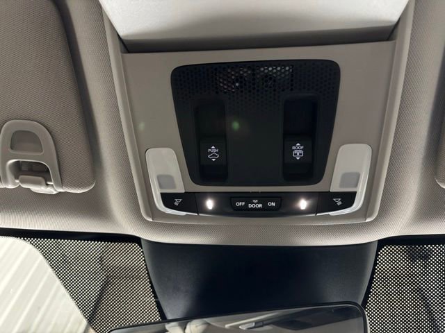Used 2025 Honda Pilot Elite image 28
