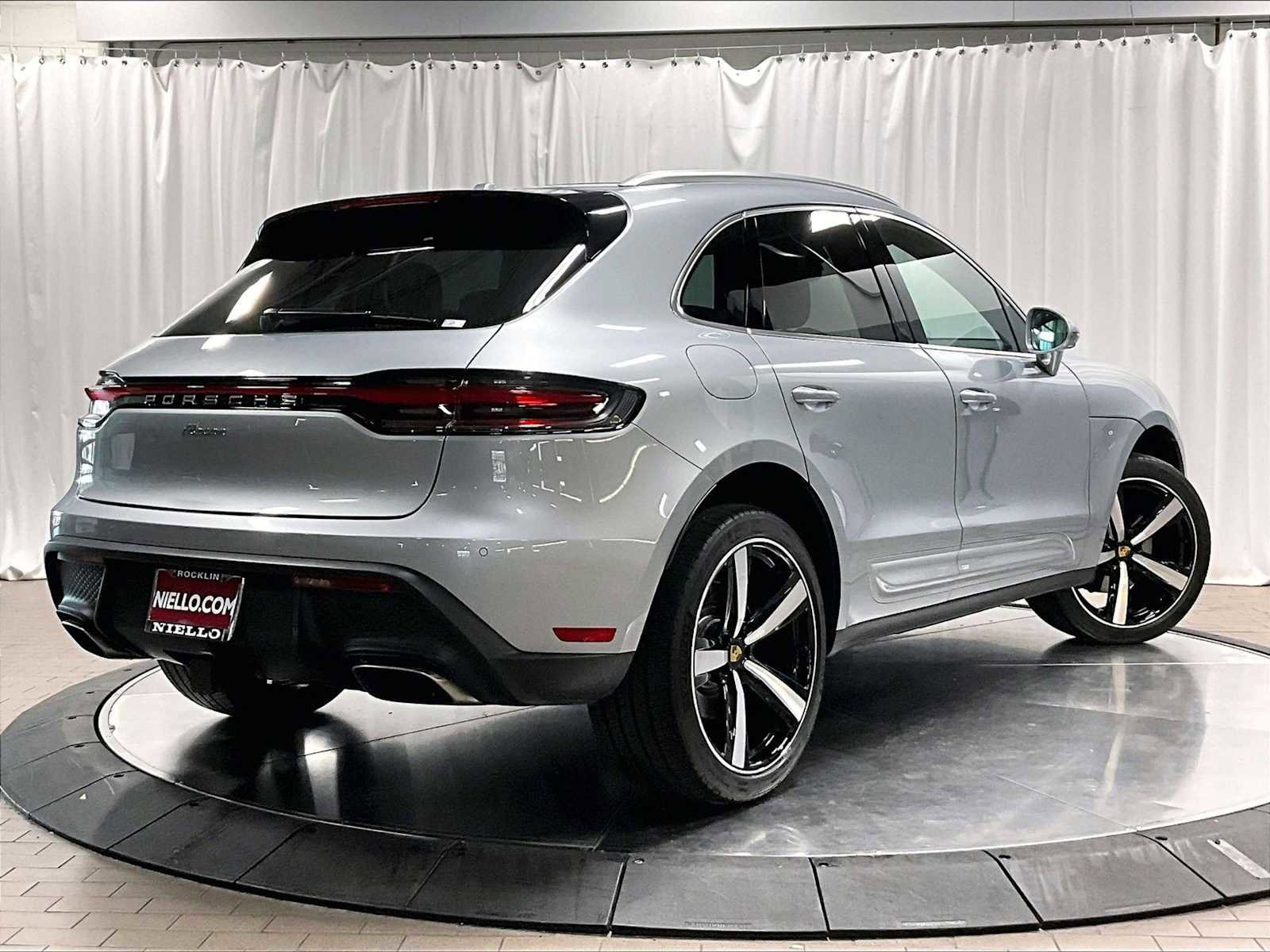 Used 2025 Porsche Macan image 10
