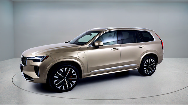 New 2026 Volvo XC90 T8 Plus w/ Protection Package Premier AWD/4WD image 3