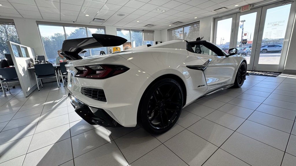 Used 2025 Chevrolet Corvette Z06 image 7