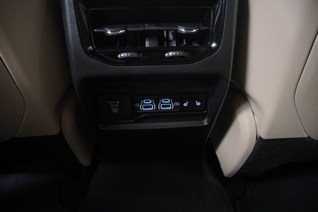 Certified 2024 Jeep Grand Cherokee Limited w/ Black Appearance Package image 29