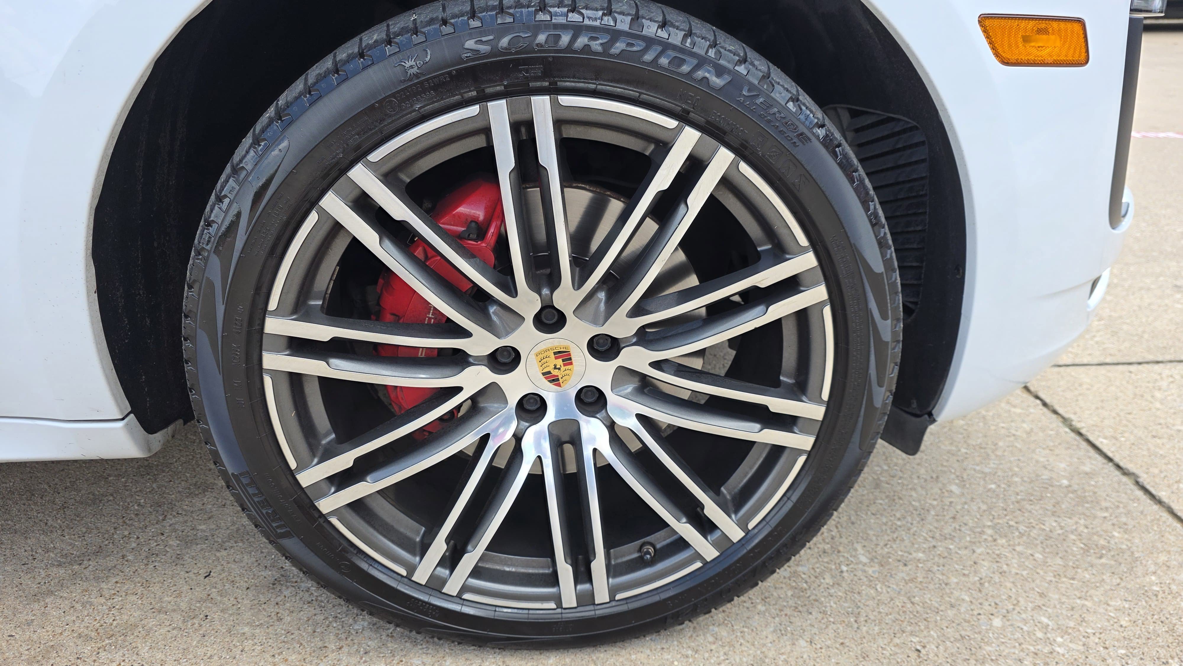 Used 2018 Porsche Macan Turbo AWD/4WD image 41