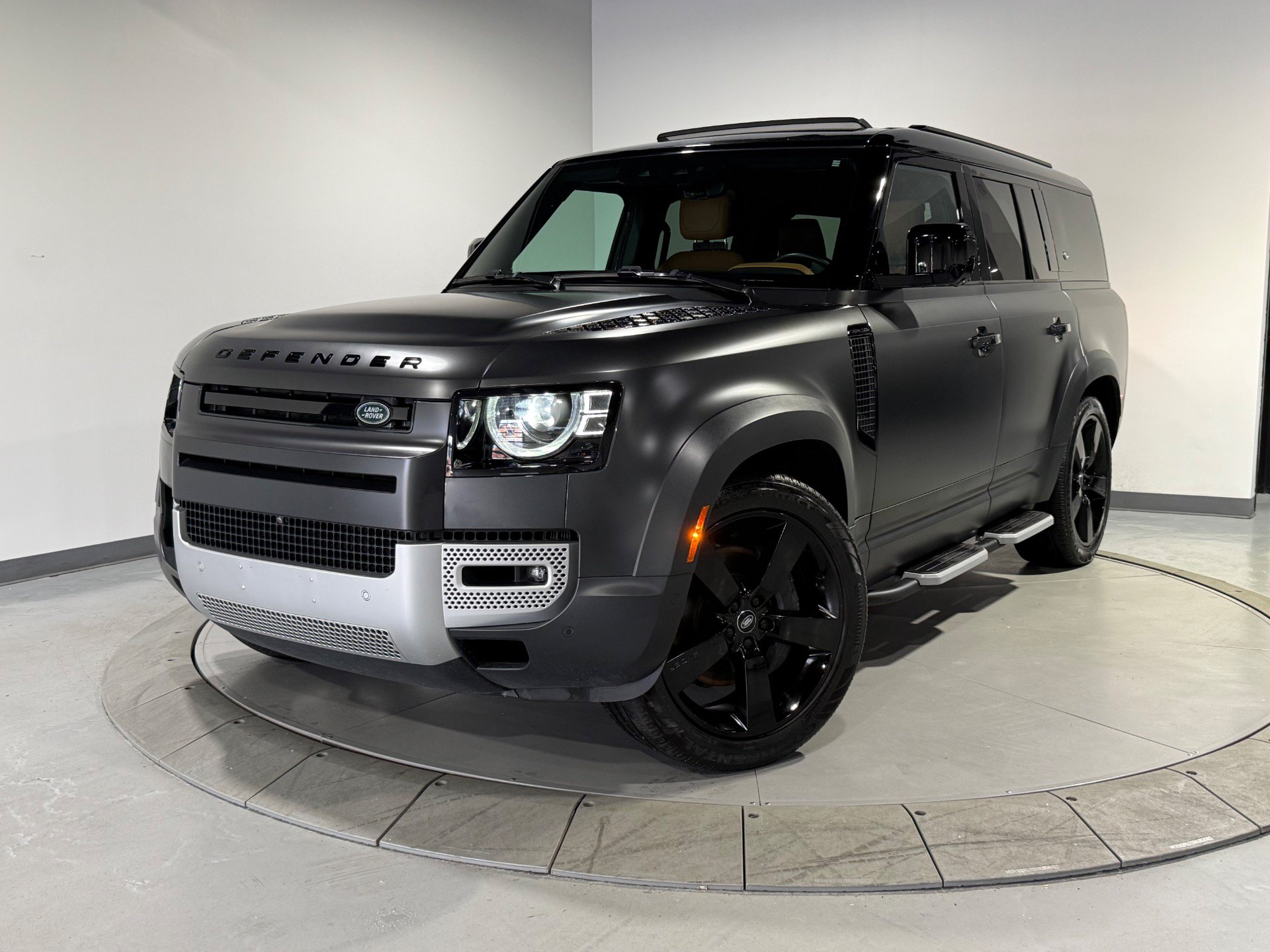 Used 2023 Land Rover Defender 130 SE AWD/4WD image 1
