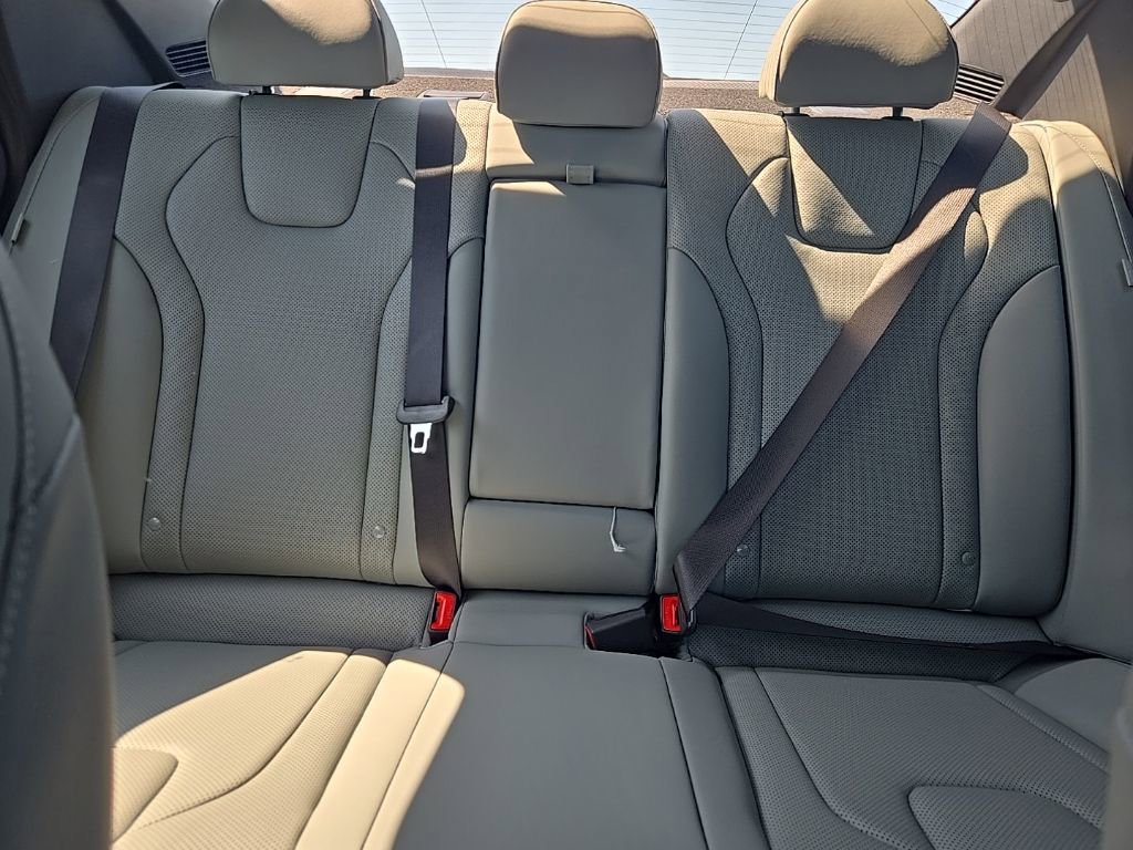 New 2025 Hyundai Elantra Limited image 23