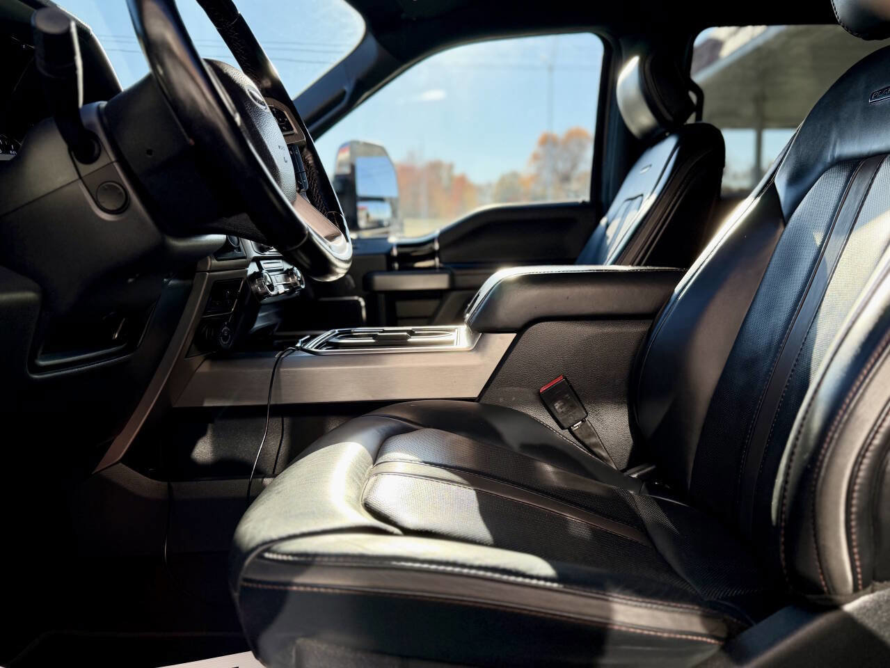 Used 2022 Ford F350 Platinum image 24