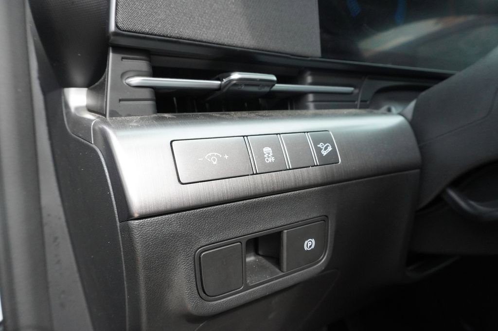 Used 2025 Hyundai Kona SEL image 28