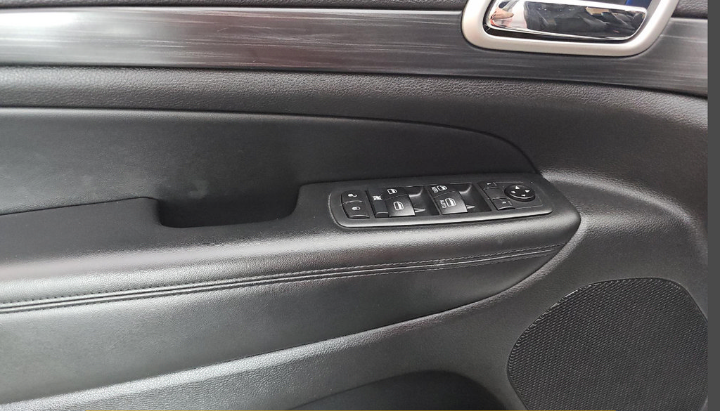 Used 2020 Jeep Grand Cherokee Altitude AWD/4WD image 35