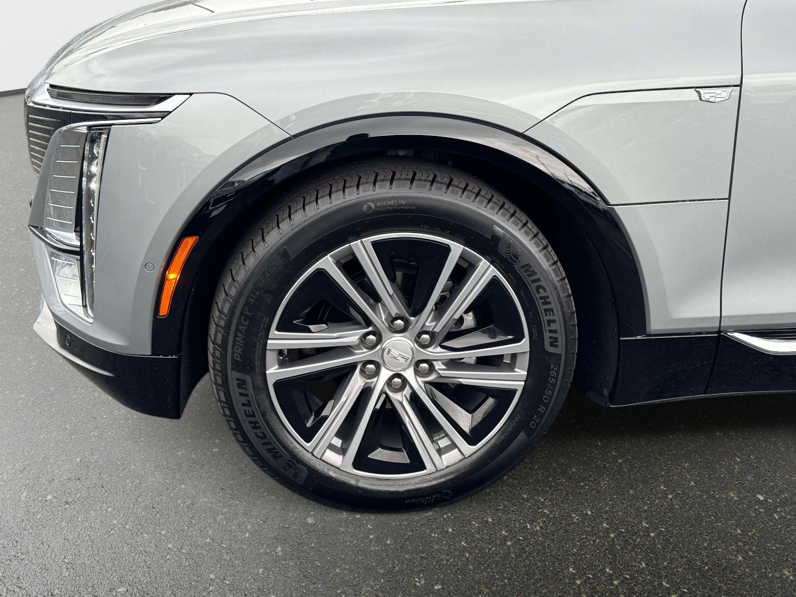 Certified 2024 Cadillac Lyriq Luxury AWD/4WD image 30