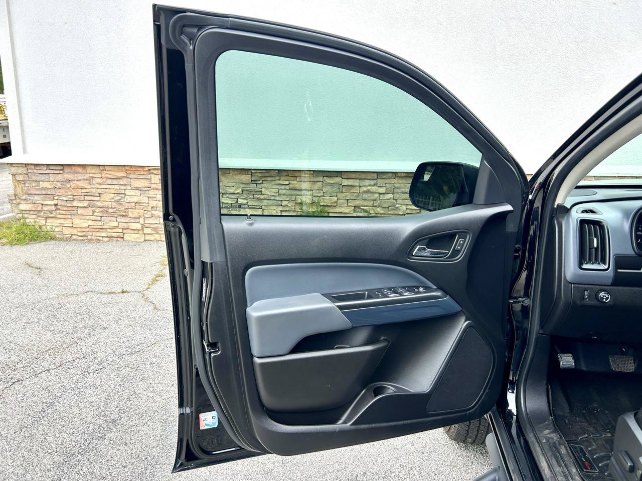 Used 2019 Chevrolet Colorado Z71 RWD image 16