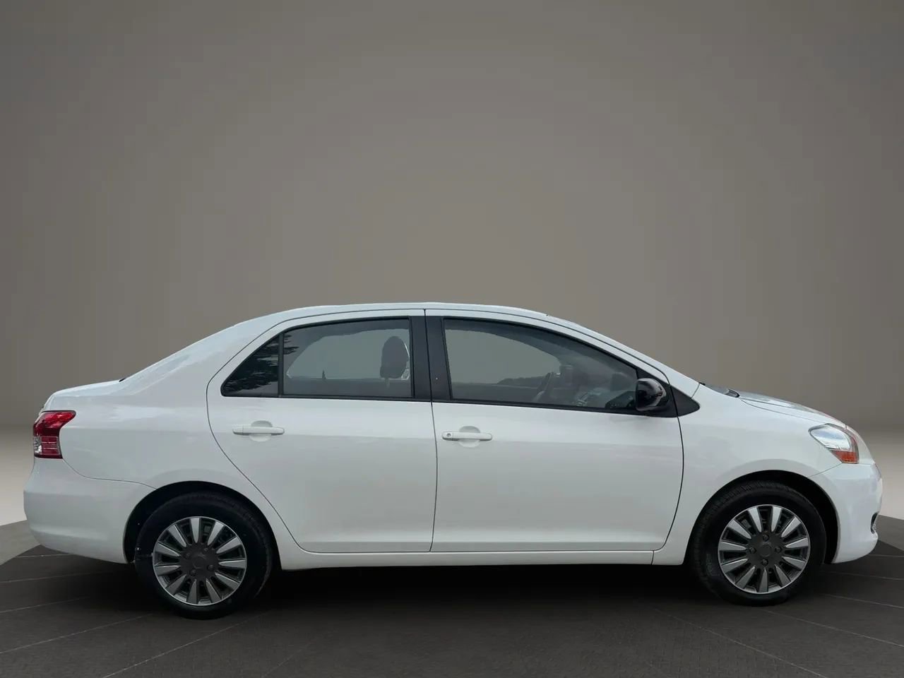 Used 2011 Toyota Yaris Sedan w/ Convenience Pkg FWD image 8