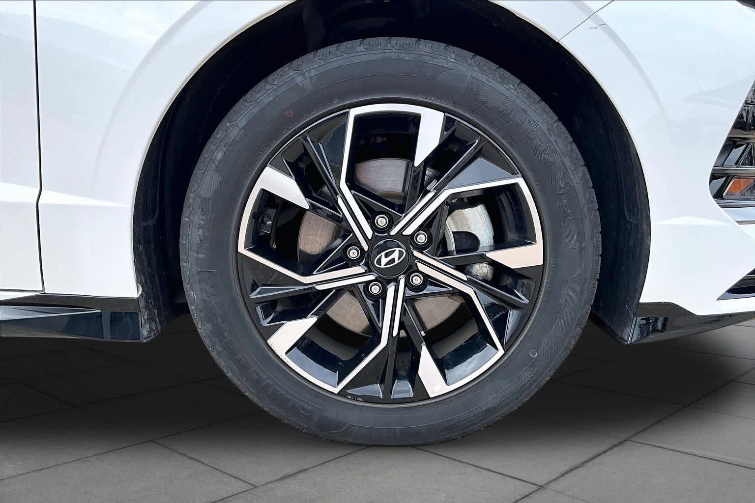 Used 2025 Hyundai Sonata SEL FWD image 9