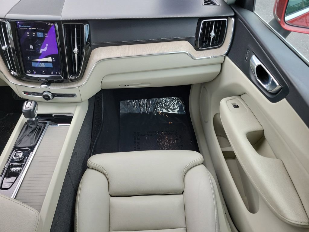 Used 2018 Volvo XC60 T5 Inscription w/ Convenience Package image 16