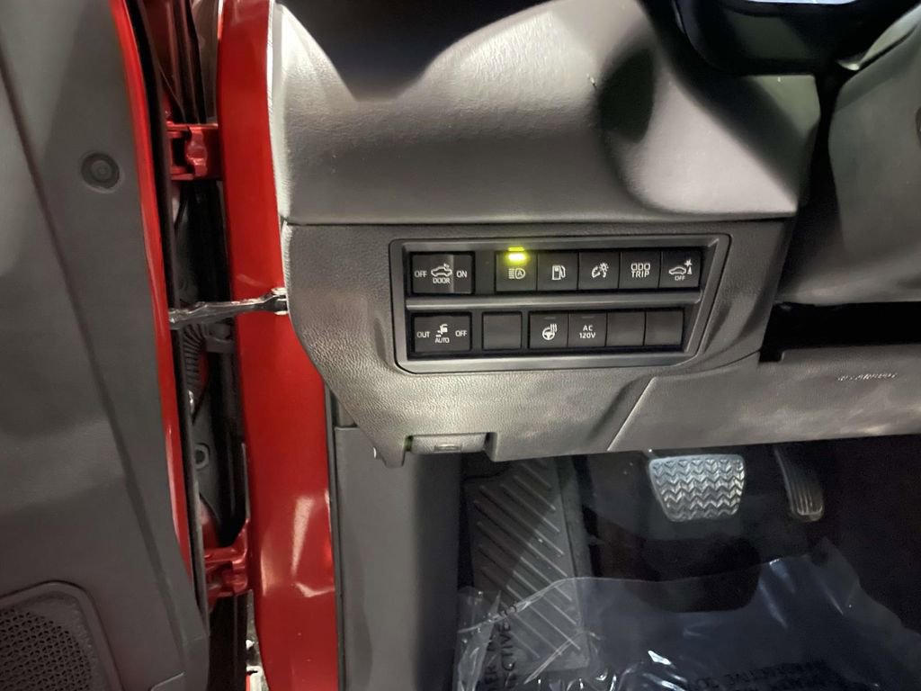 Used 2025 Toyota Tundra Platinum image 31