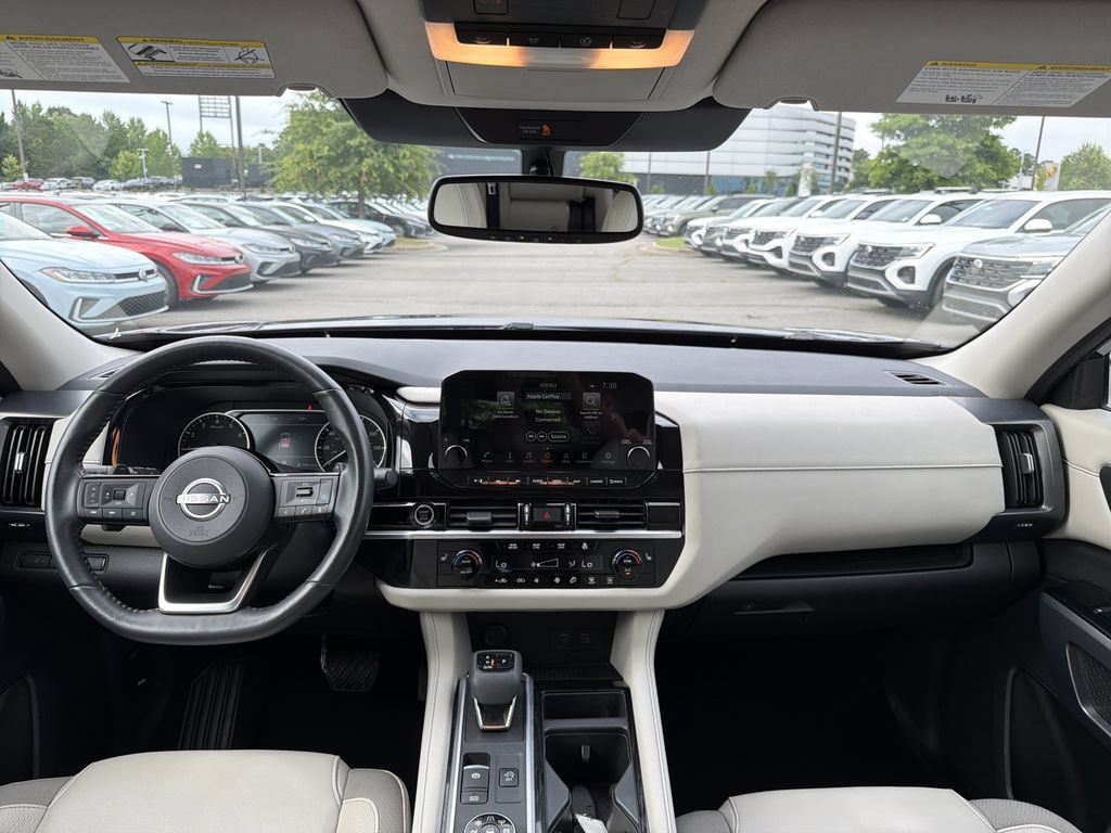 Used 2022 Nissan Pathfinder SL AWD/4WD image 22