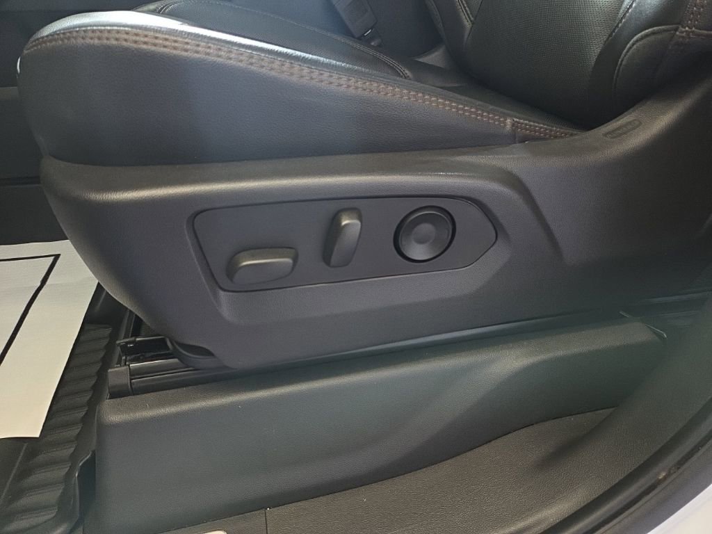 Used 2023 GMC Sierra 1500 AT4 w/ Technology Package AWD/4WD image 16