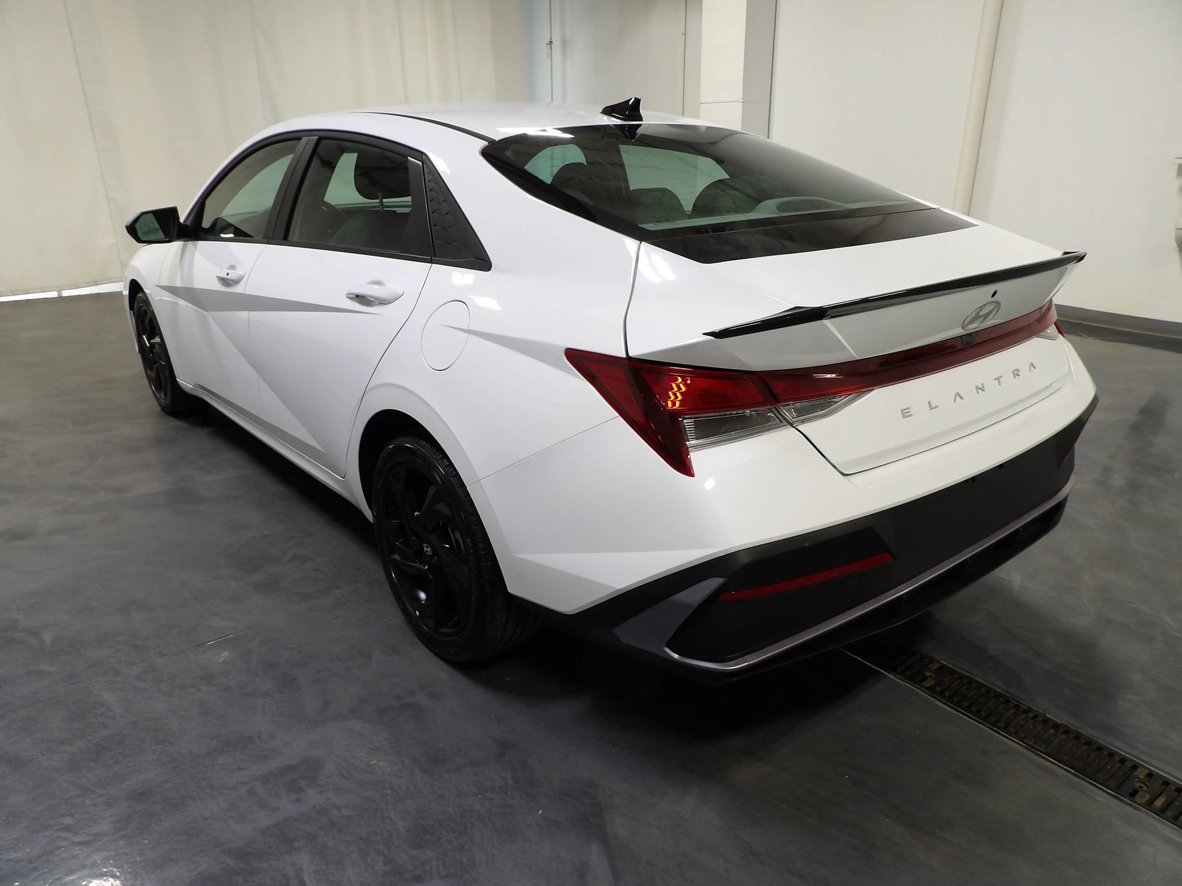 Used 2026 Hyundai Elantra Sport FWD image 6
