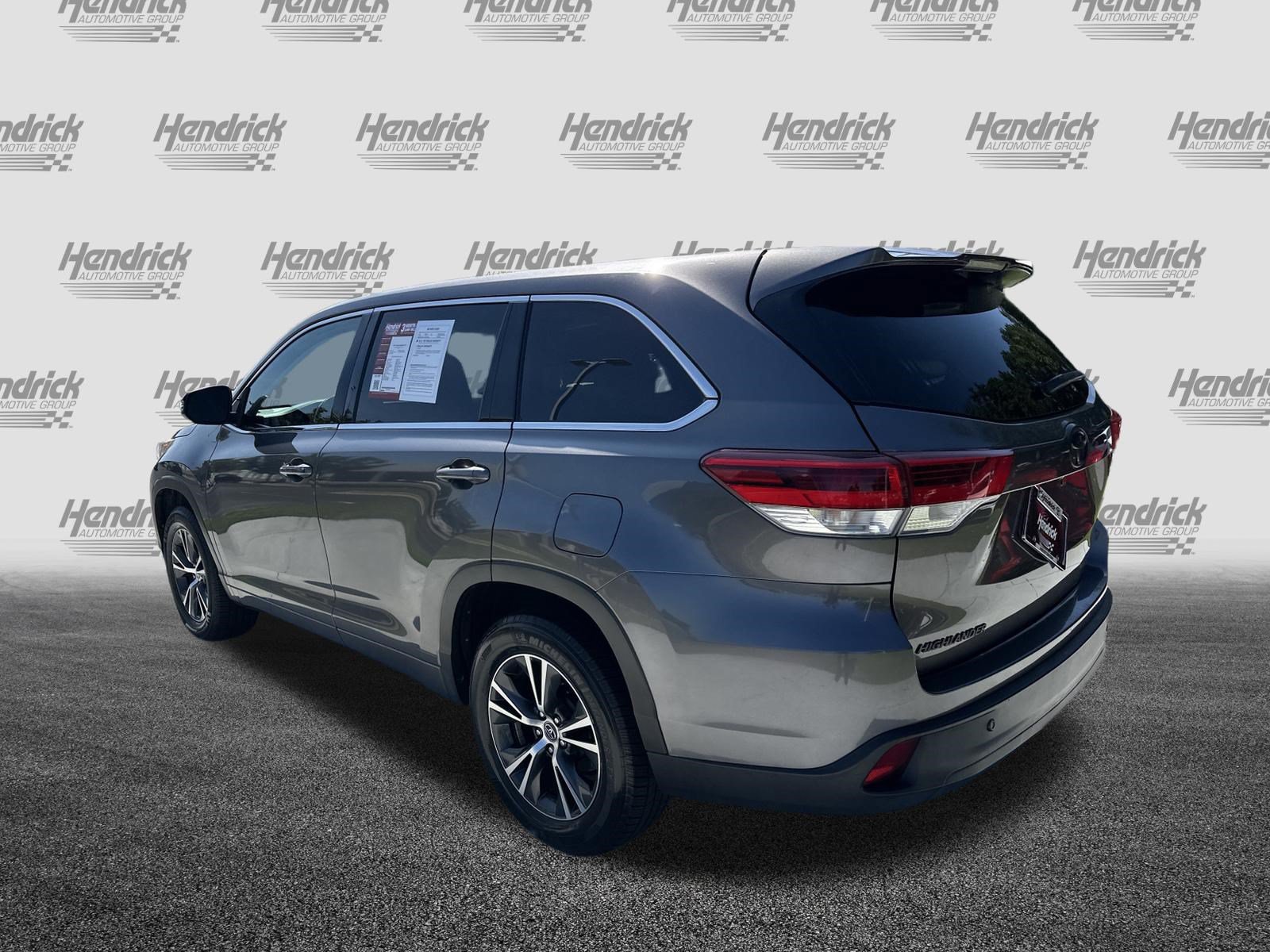 Used 2017 Toyota Highlander LE FWD image 8