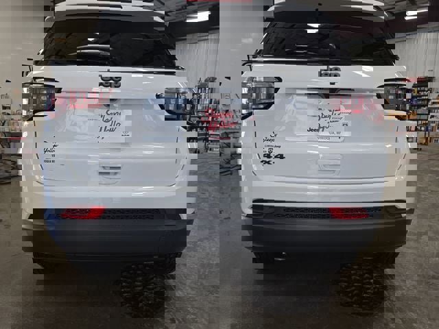 New 2026 Jeep Compass Latitude AWD/4WD image 16