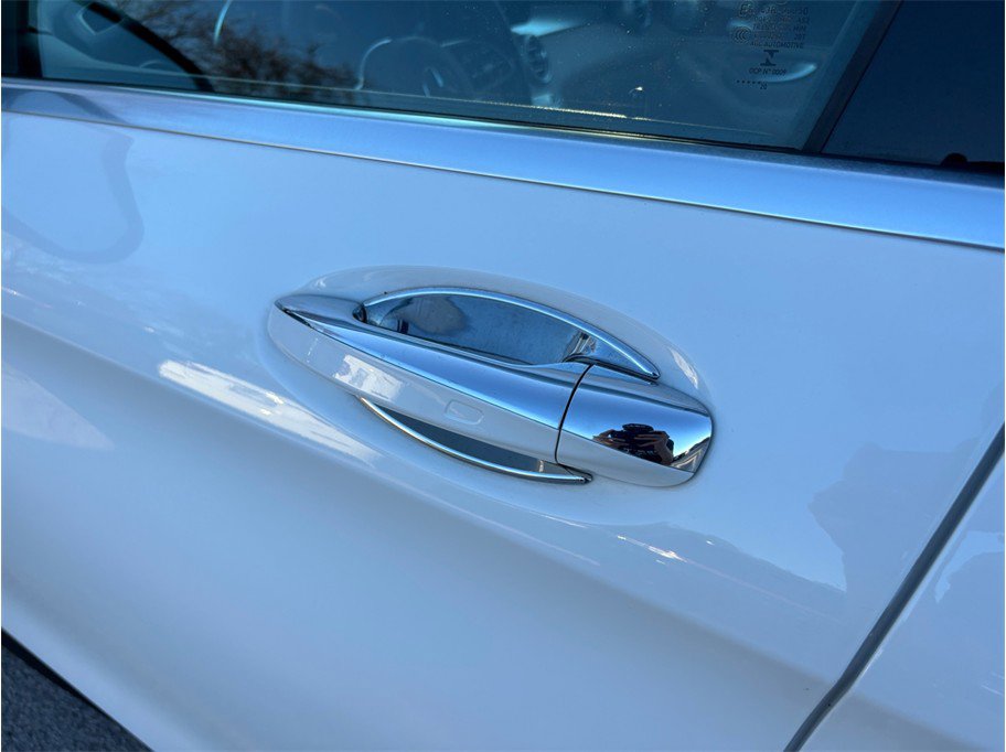 Used 2020 Mercedes-Benz GLC 300 4MATIC w/ Multimedia Package image 16