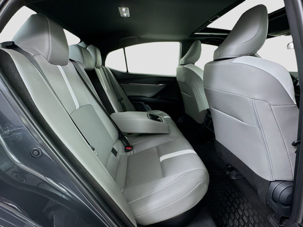 Used 2025 Toyota Camry SE image 27