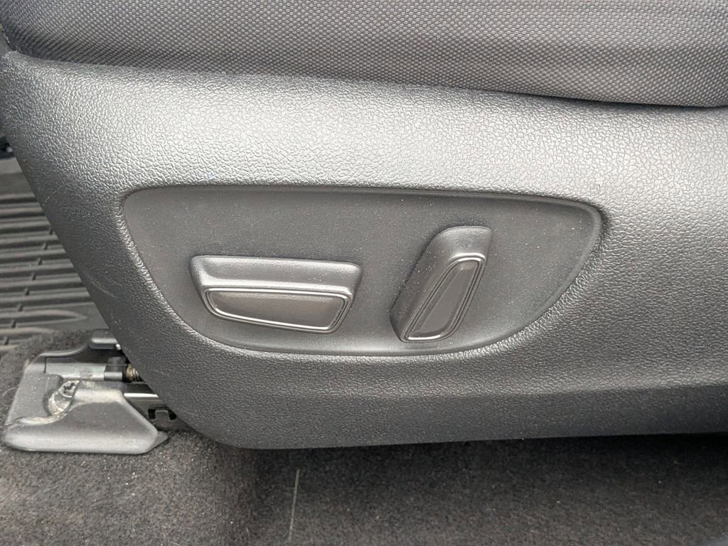 Used 2023 Toyota Highlander LE image 20