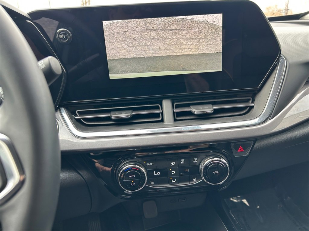 Used 2025 Chevrolet Trax ACTIV w/ Driver Confidence Package image 29