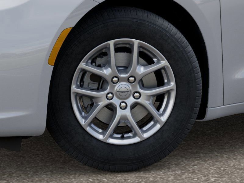 Used 2026 Chrysler Pacifica Select image 8