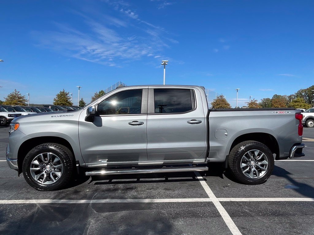 Used 2025 Chevrolet Silverado 1500 LT AWD/4WD image 4