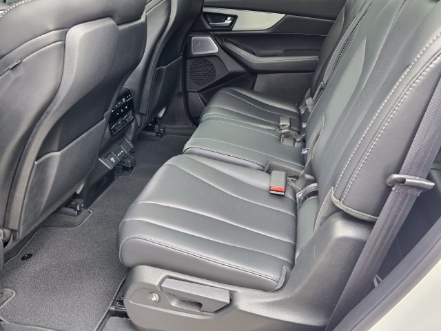 Certified 2025 Acura MDX w/ Technology Package FWD image 11