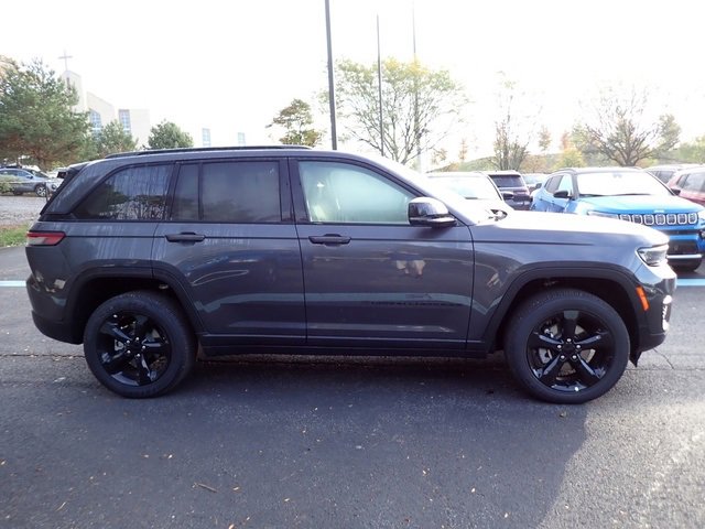 New 2025 Jeep Grand Cherokee Altitude image 7