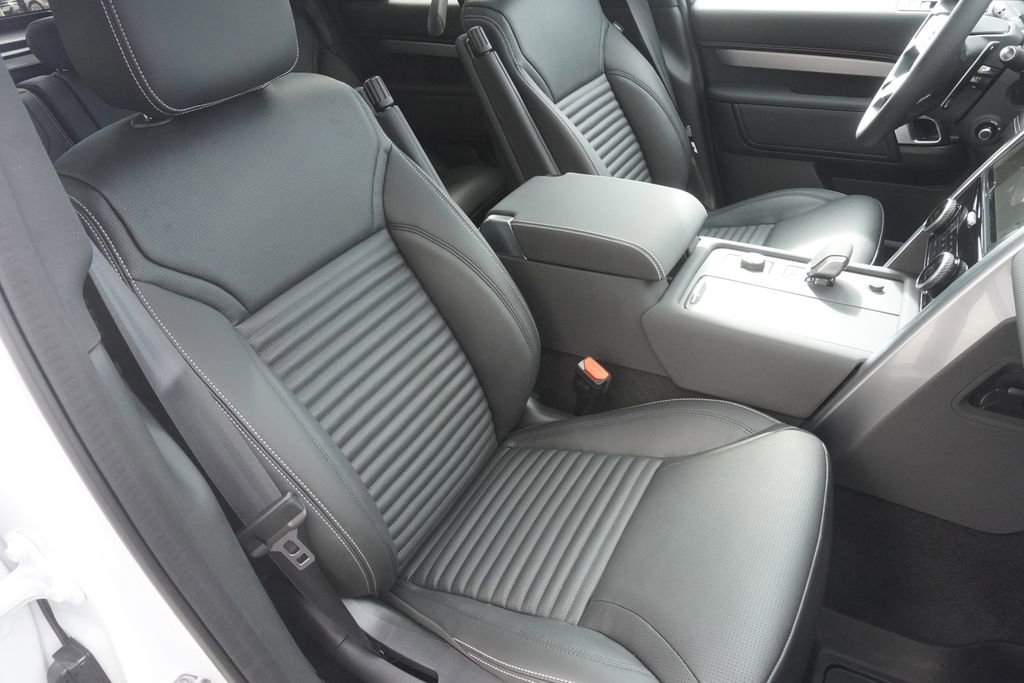 New 2026 Land Rover Discovery Limited Edition image 24