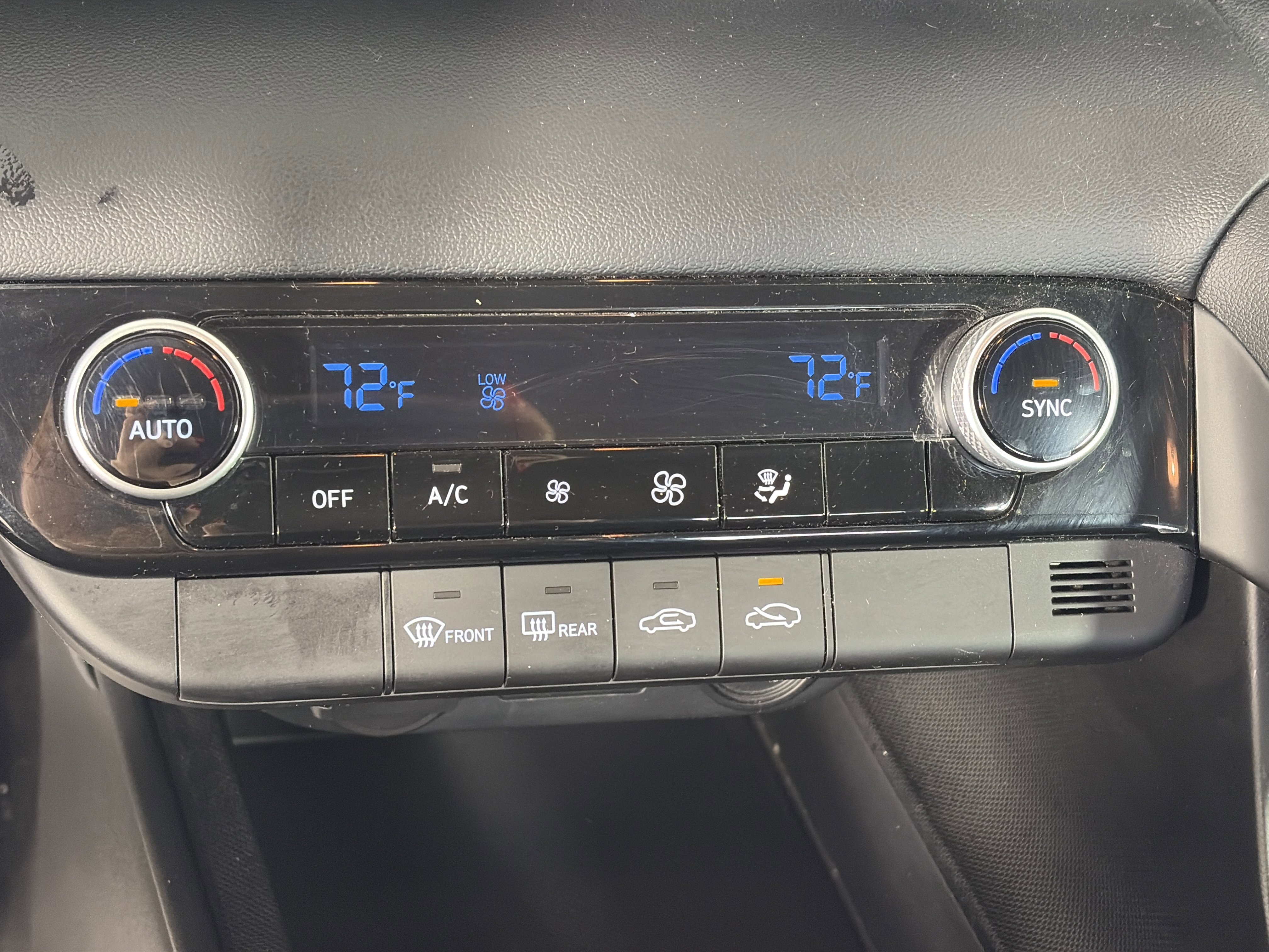 Used 2023 Hyundai Elantra SEL image 21