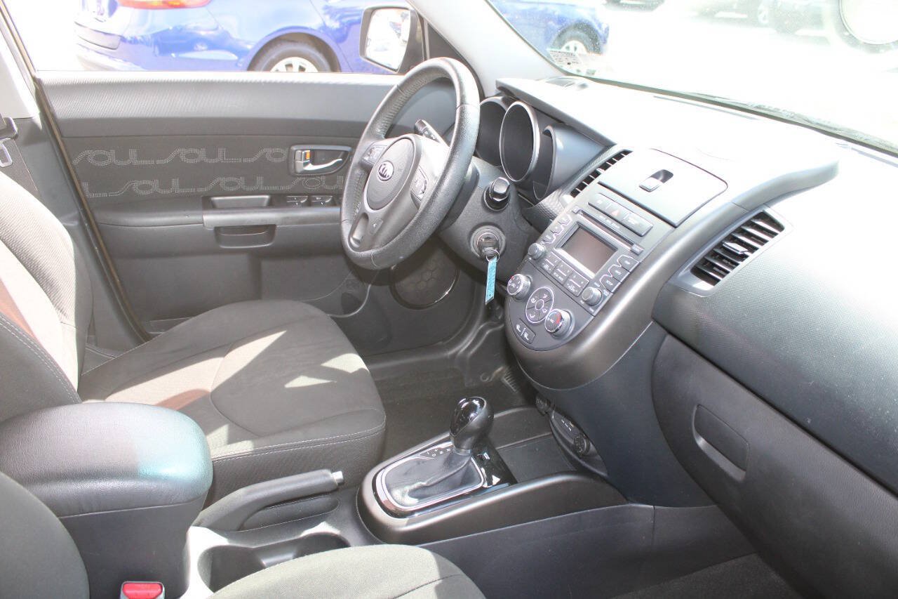 Used 2012 Kia Soul + FWD image 12